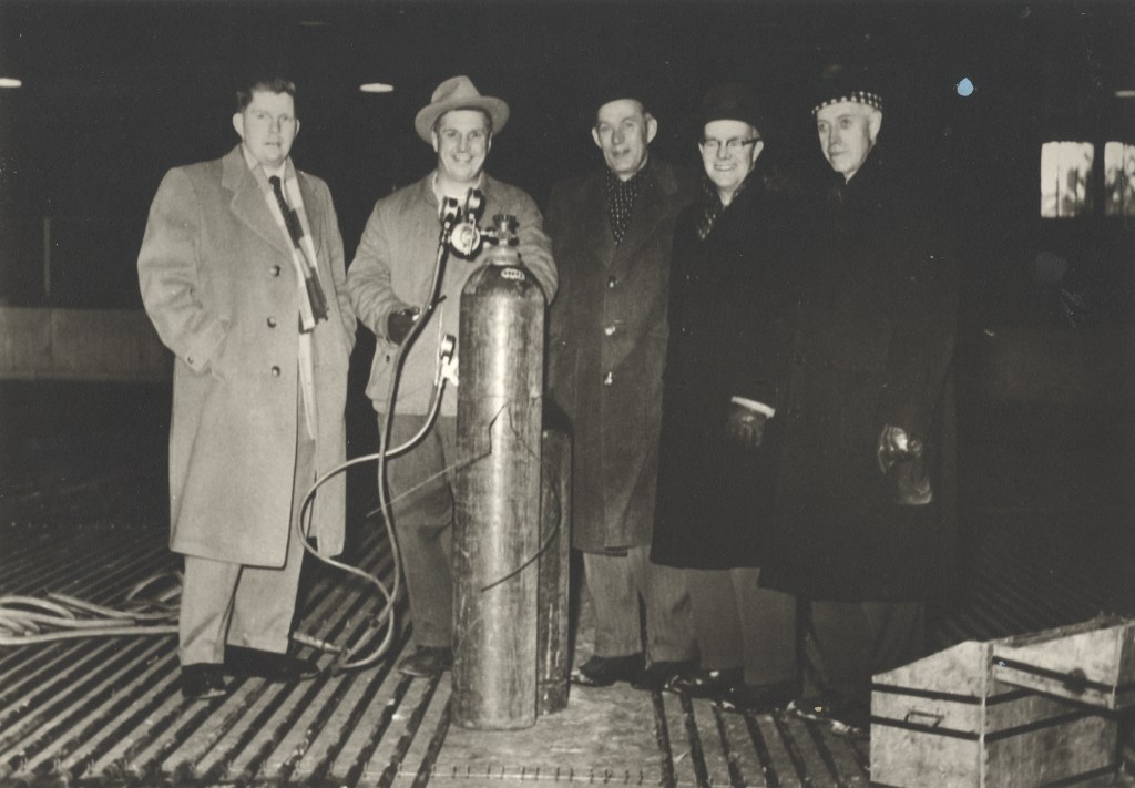 Black and white photograph of Bill Ellis, Elgin Barrow, Bill Hall, Walter Smith and Hugh Mackay during the construction. (RHPL, Burt Hunt fonds, 2012.5.1)